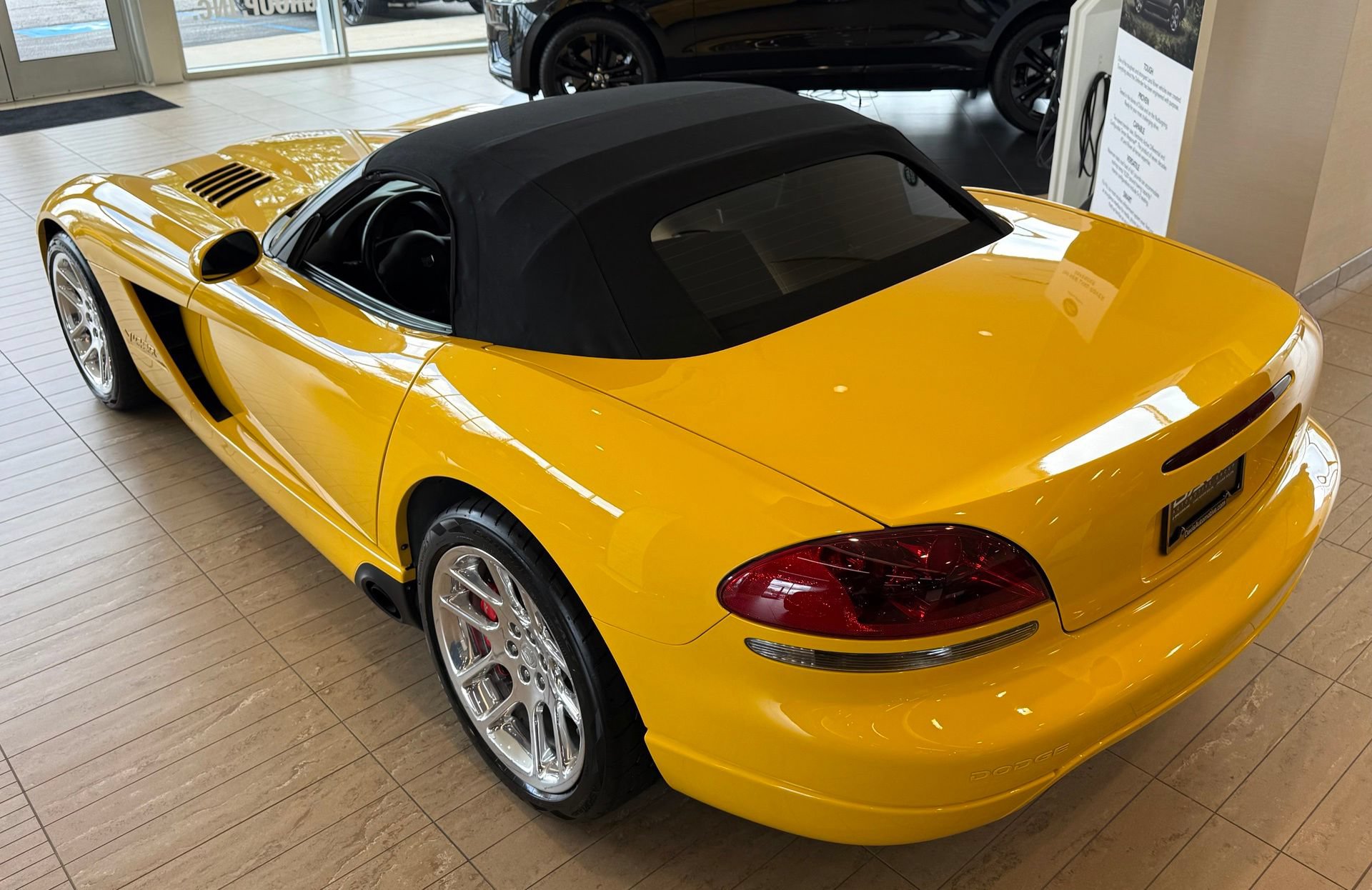 Used 2005 Dodge Viper SRT-10 RWD image 50