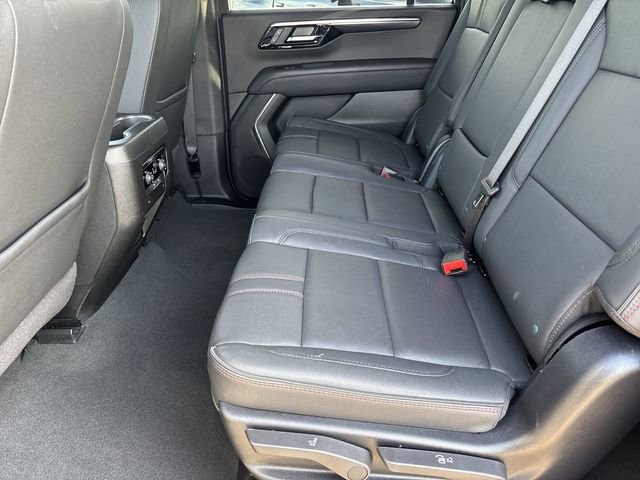 Used 2025 Chevrolet Suburban RST image 17