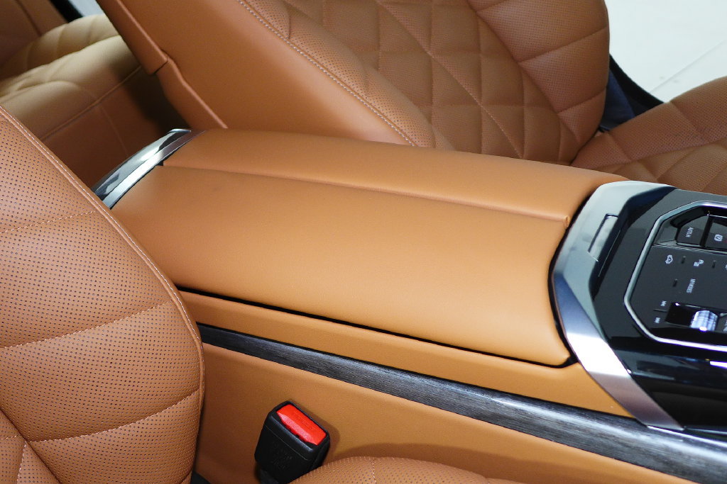Certified 2024 BMW 740i w/ Premium Package RWD image 16