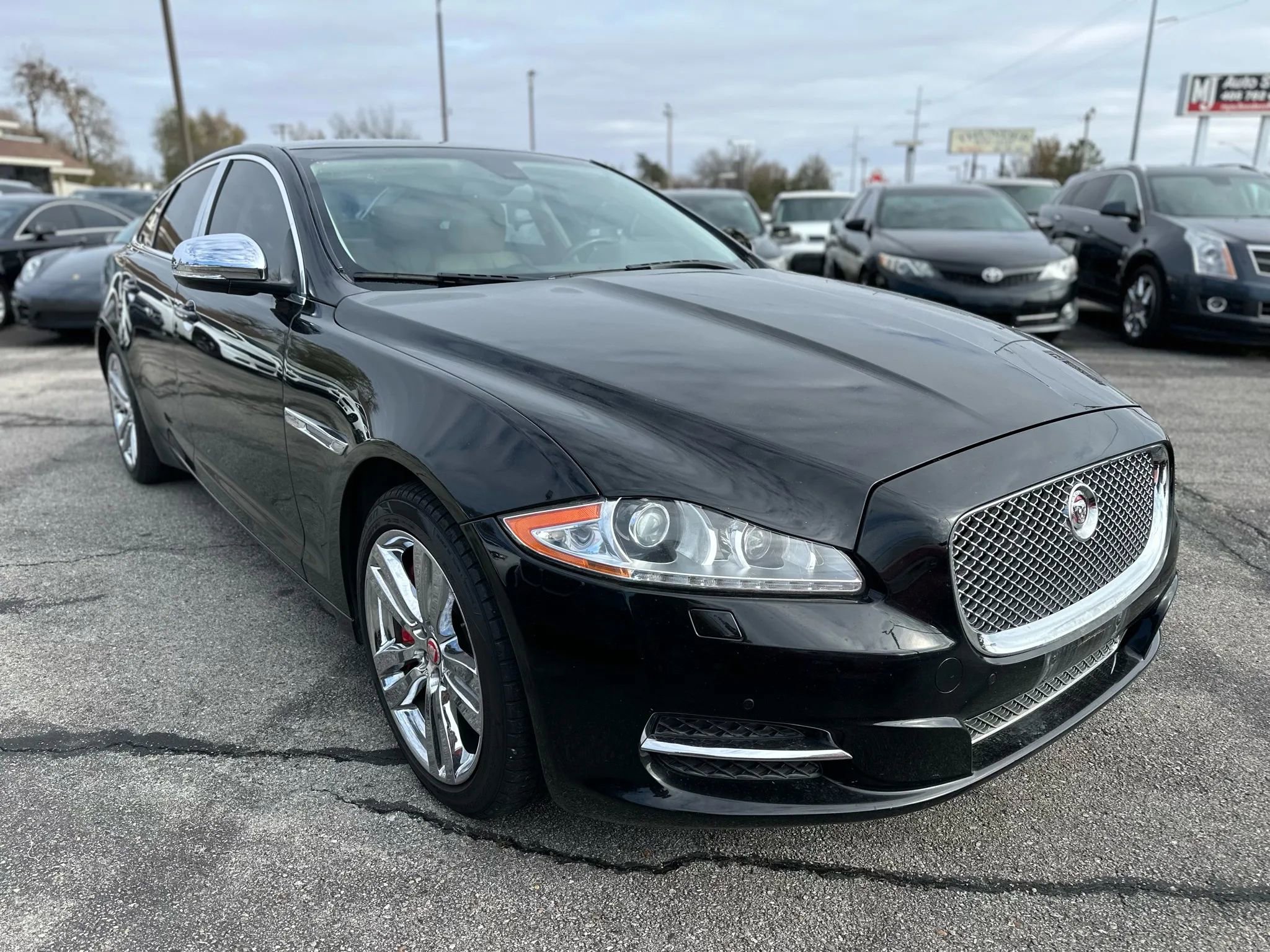 Used 2013 Jaguar XJ image 4