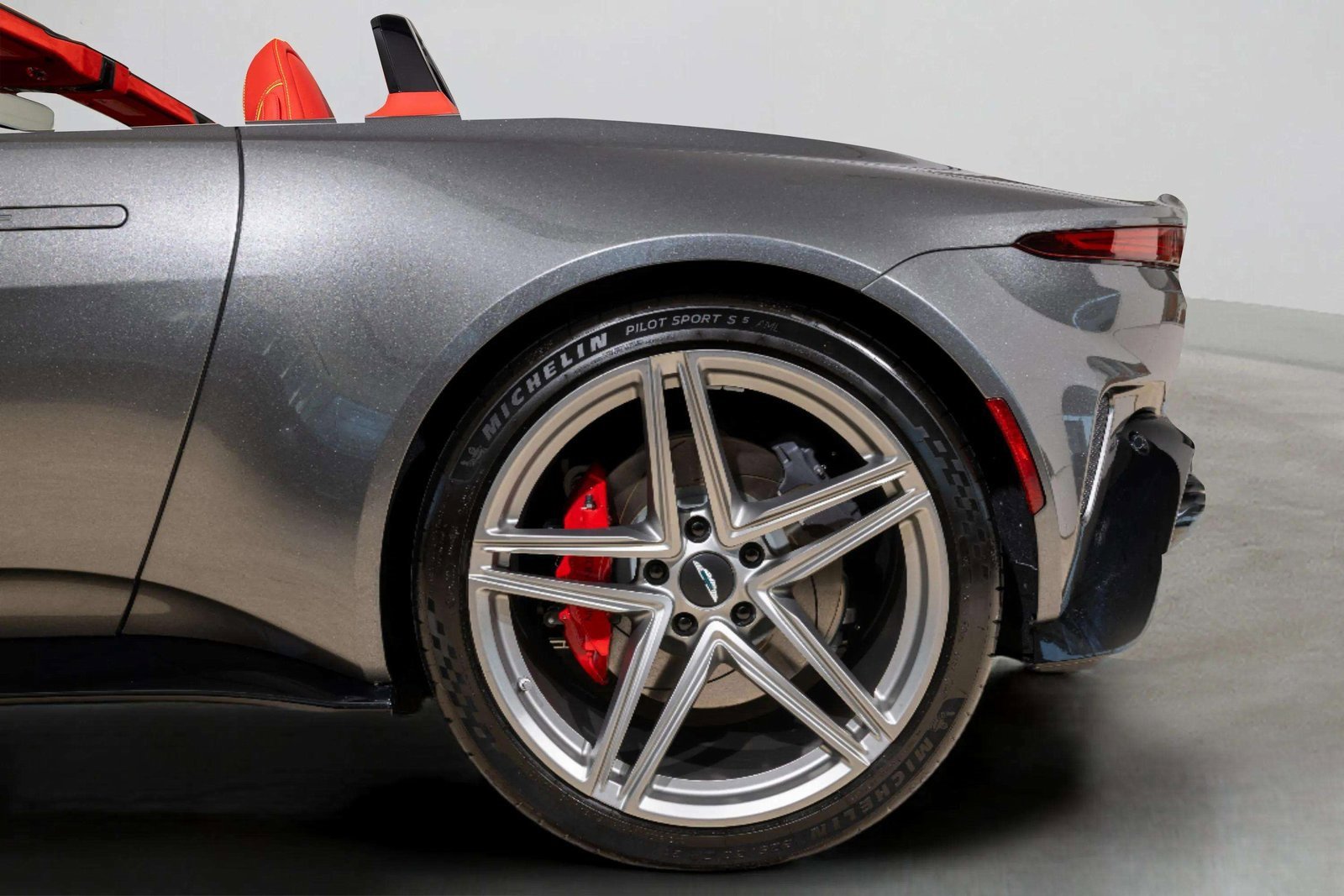 New 2026 Aston Martin V8 Vantage Roadster image 16