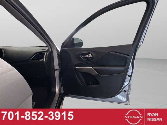 Used 2019 Jeep Cherokee Latitude w/ Popular Appearance Group image 37