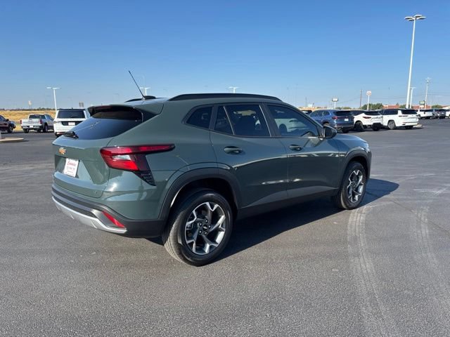 Used 2025 Chevrolet Trax LT FWD image 5