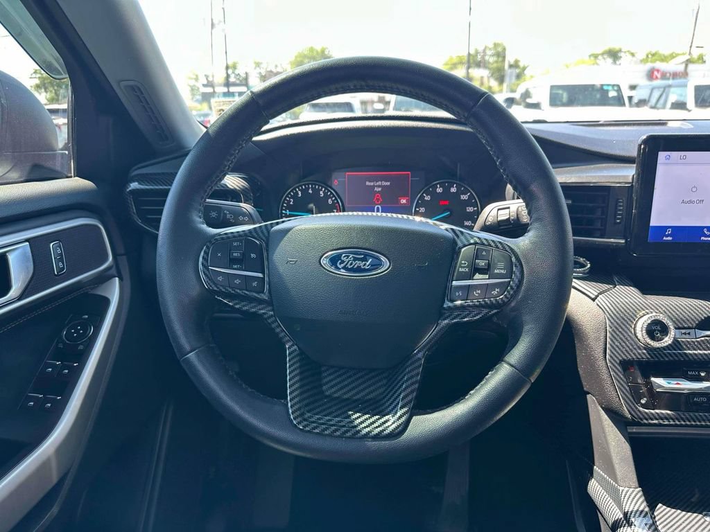 Used 2022 Ford Explorer XLT w/ Equipment Group 202A AWD/4WD image 15