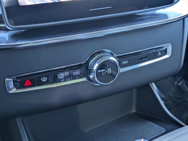 New 2026 Volvo XC90 B5 Plus w/ Protection Package image 8