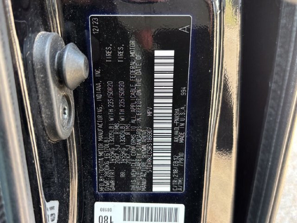 Certified 2024 Toyota Sienna XSE FWD image 30