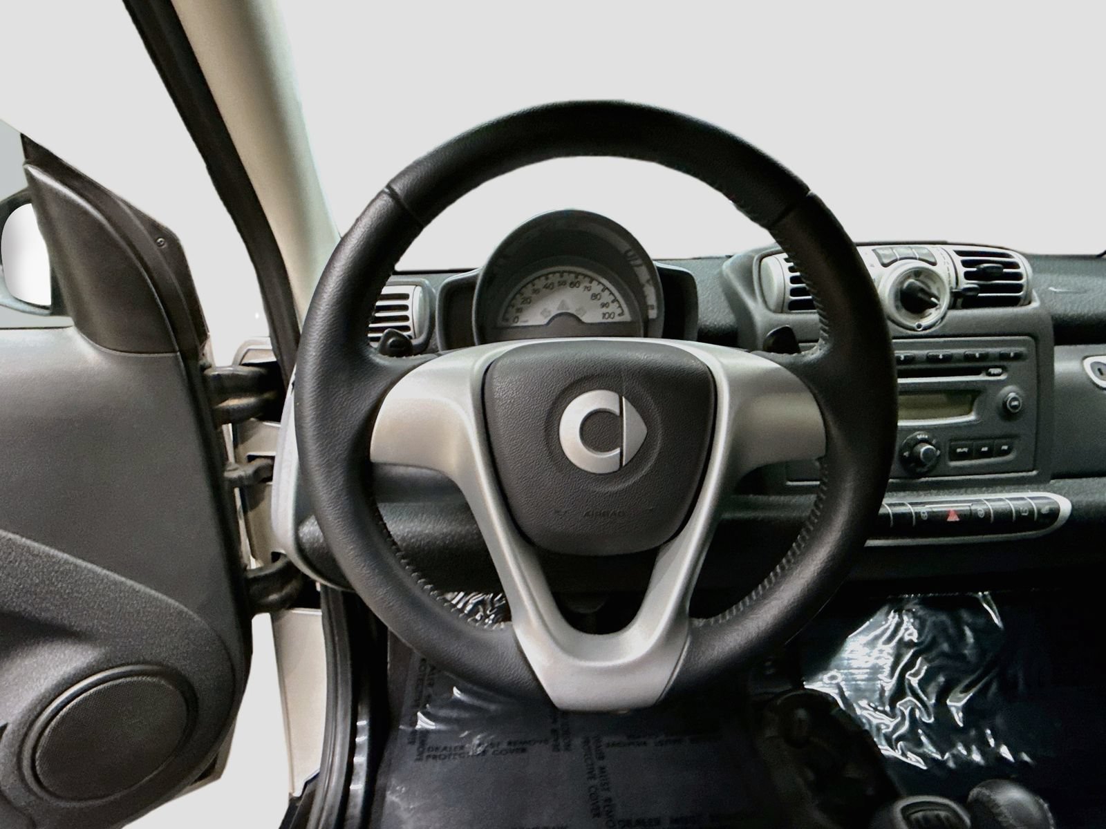Used 2009 smart fortwo pure RWD image 12