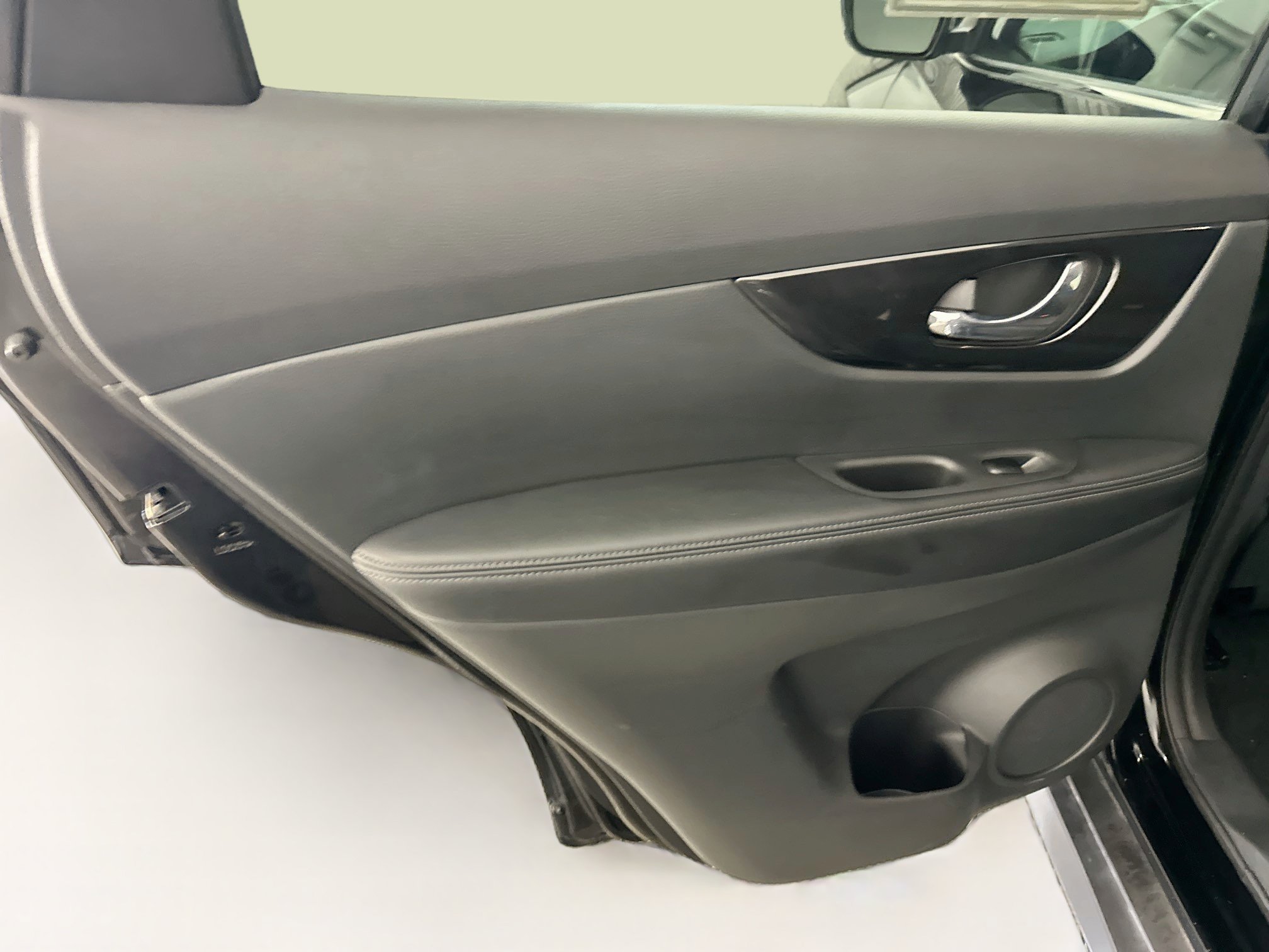 Used 2018 Nissan Rogue SV AWD/4WD image 26
