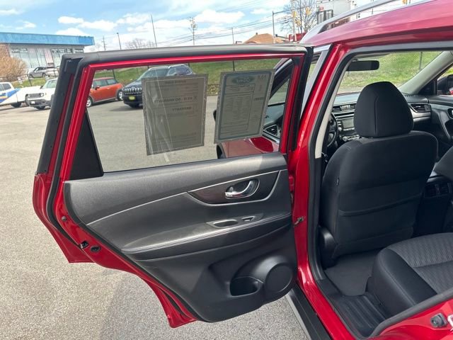 Used 2017 Nissan Rogue SV image 24