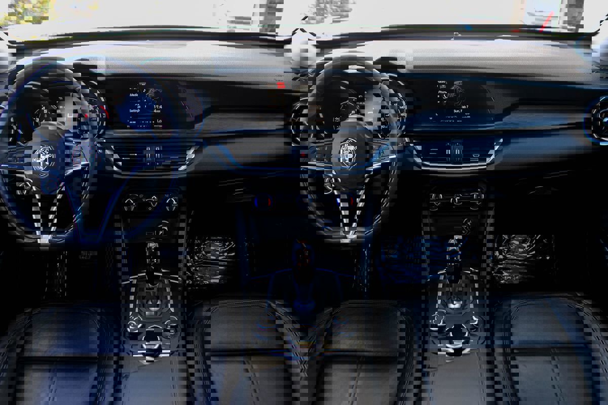 Used 2018 Alfa Romeo Stelvio AWD image 13