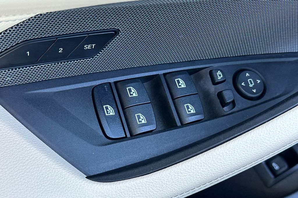 Used 2023 BMW i4 eDrive40 w/ M Sport Package image 11