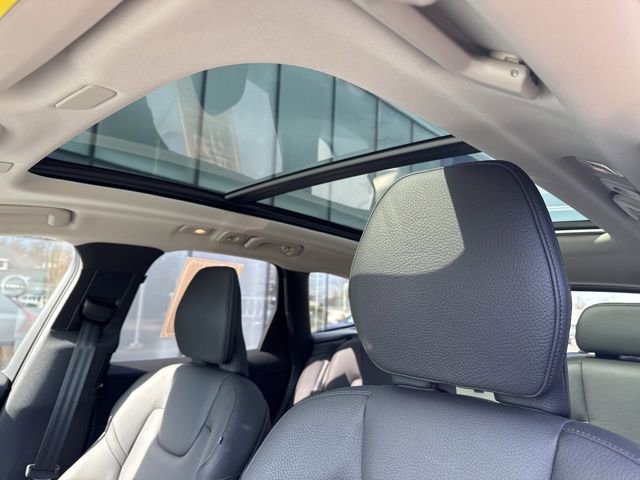 Certified 2025 Volvo XC60 B5 Plus w/ Climate Package image 25