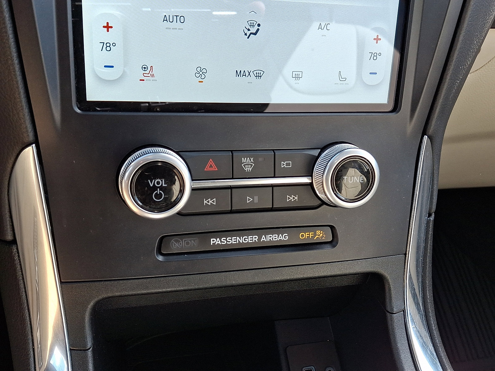 Used 2022 Ford Edge Titanium w/ Cargo Accessory Package image 23