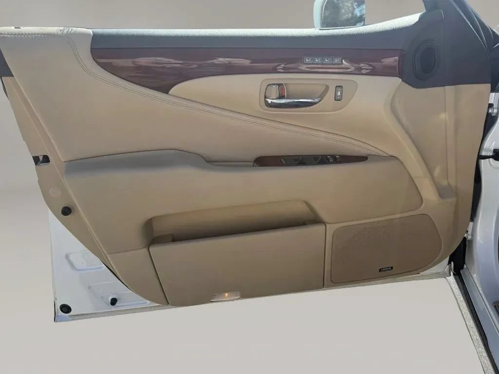 Used 2009 Lexus LS 460 w/ Comfort Pkg RWD image 28