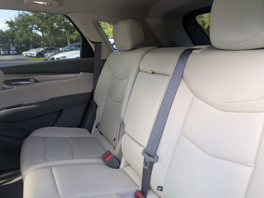 Certified 2024 Cadillac XT5 Premium Luxury AWD/4WD image 17