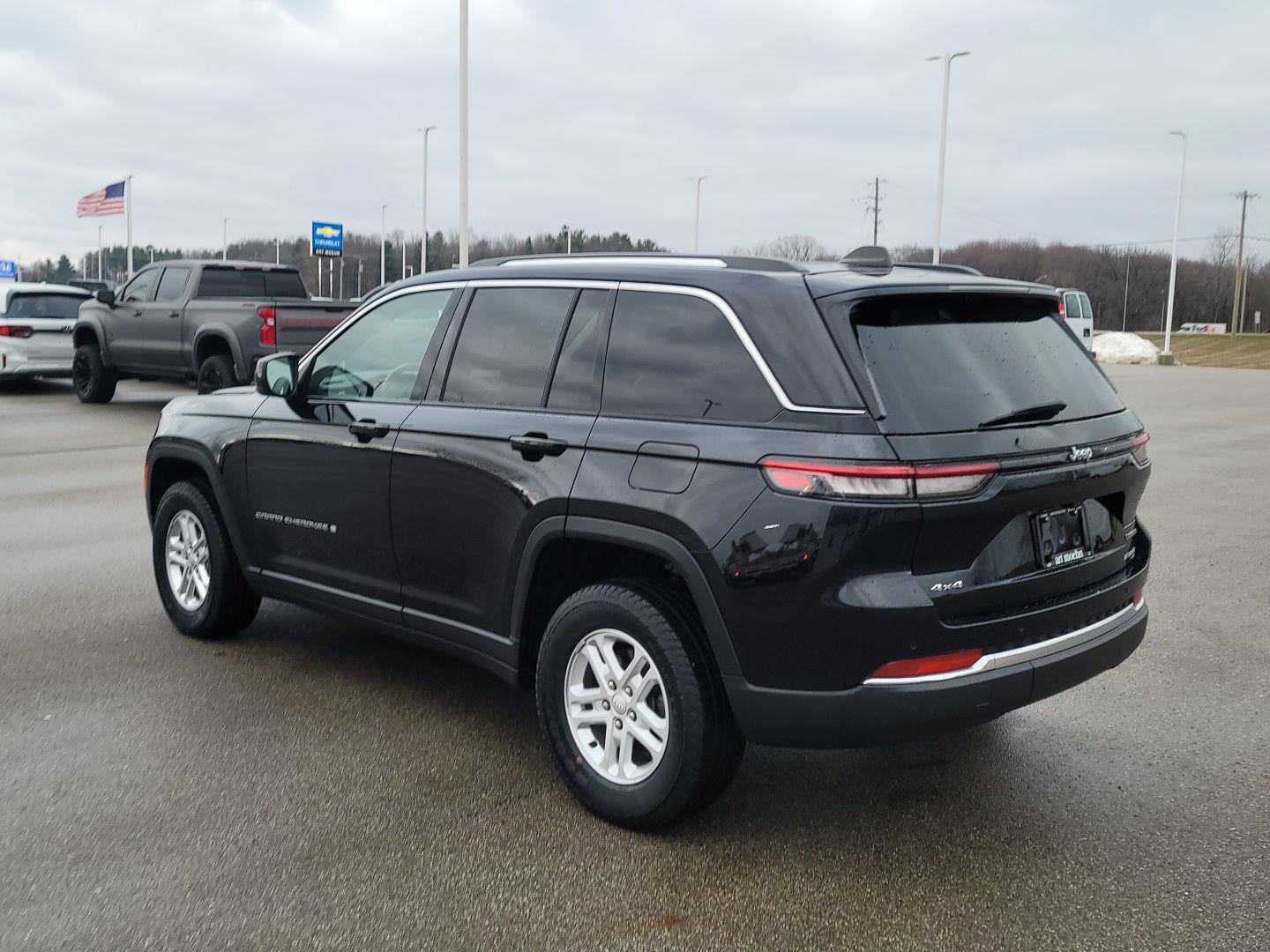 Used 2023 Jeep Grand Cherokee Laredo w/ Luxury Tech Group I image 3