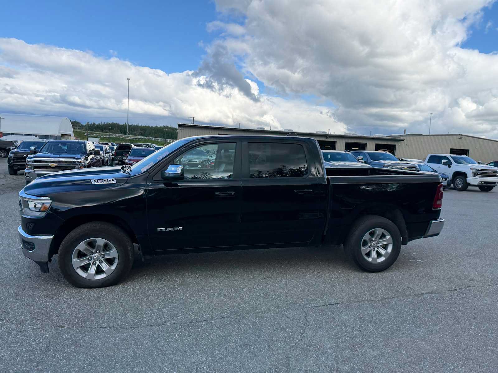 Used 2023 RAM 1500 Laramie AWD/4WD image 2