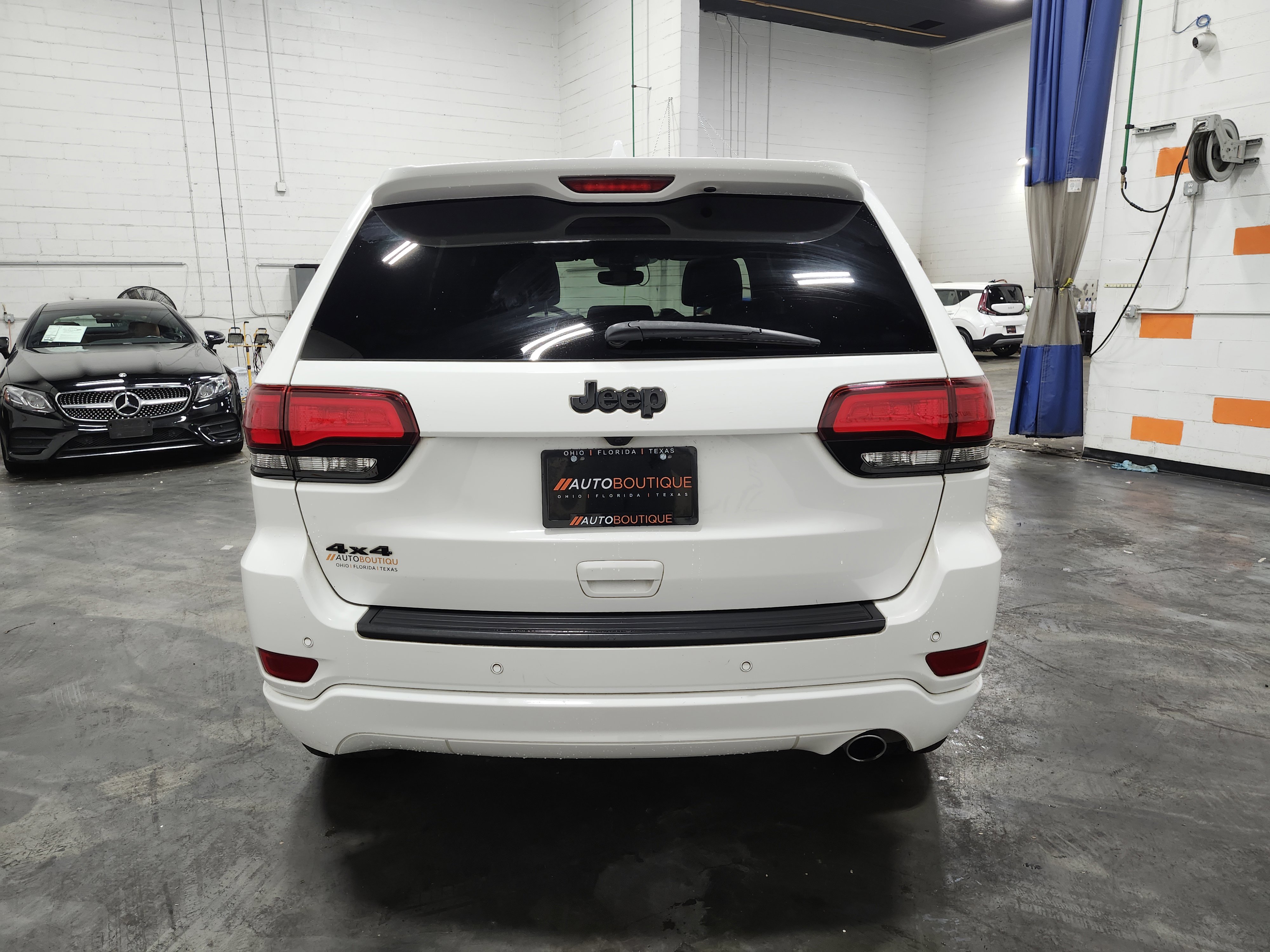 Used 2019 Jeep Grand Cherokee Altitude image 18