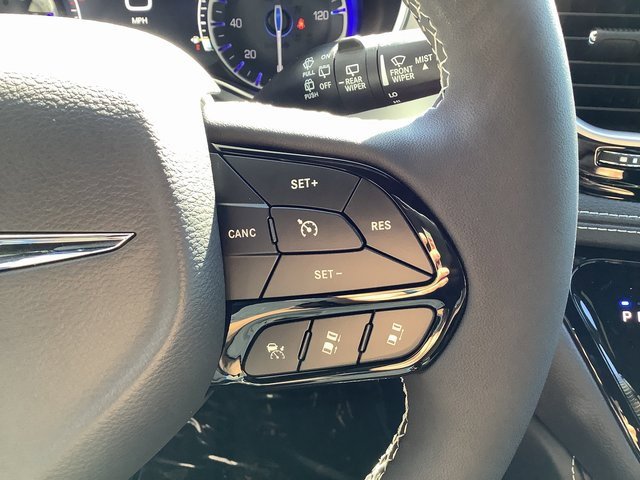 New 2026 Chrysler Pacifica Limited image 12