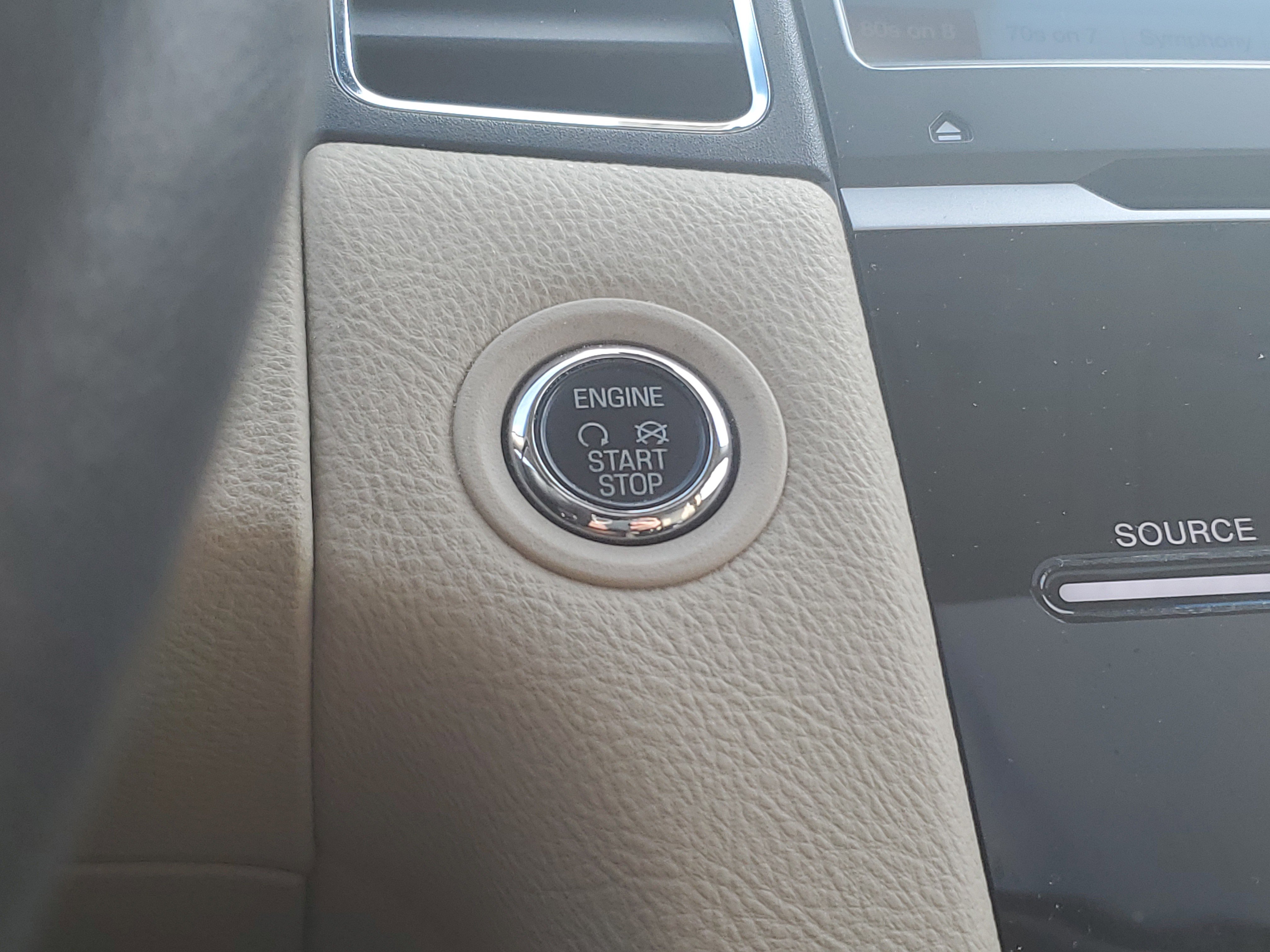 Used 2018 Ford Taurus Limited image 22