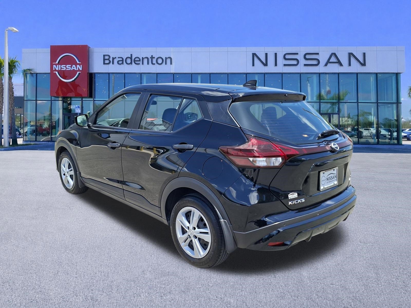 Used 2025 Nissan Kicks Play S FWD image 7
