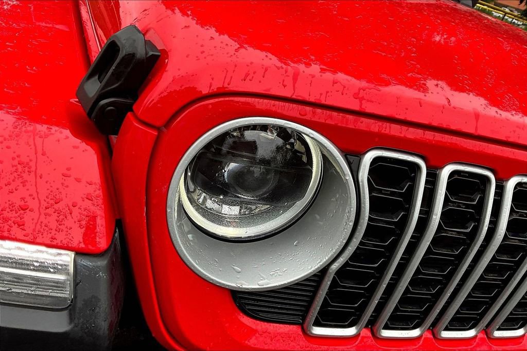 Used 2025 Jeep Wrangler Unlimited Sahara AWD/4WD image 30