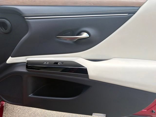 Used 2024 Lexus ES 350 w/ Technology Package FWD image 31