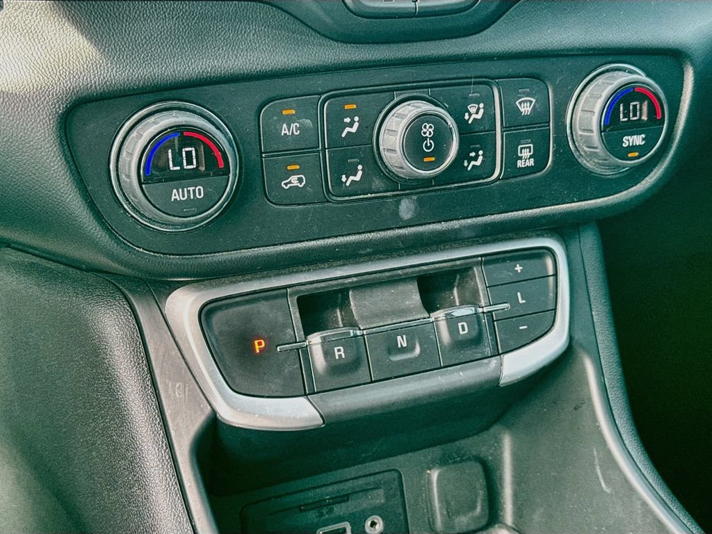 Used 2022 GMC Terrain SLT w/ Infotainment Package II FWD image 17