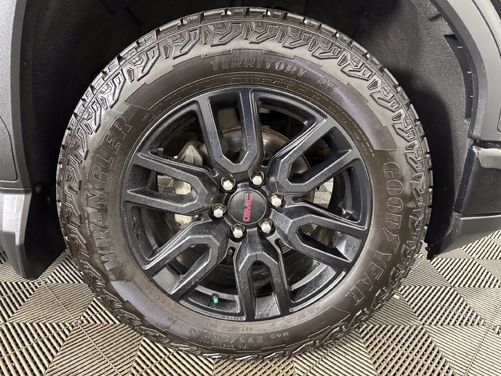 Used 2024 GMC Sierra 1500 Elevation w/ LPO, Elevation Black Package AWD/4WD image 33
