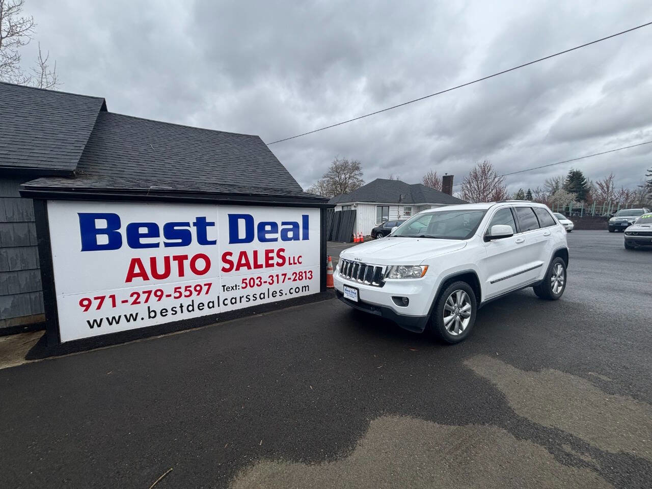 Used 2013 Jeep Grand Cherokee Laredo image 1