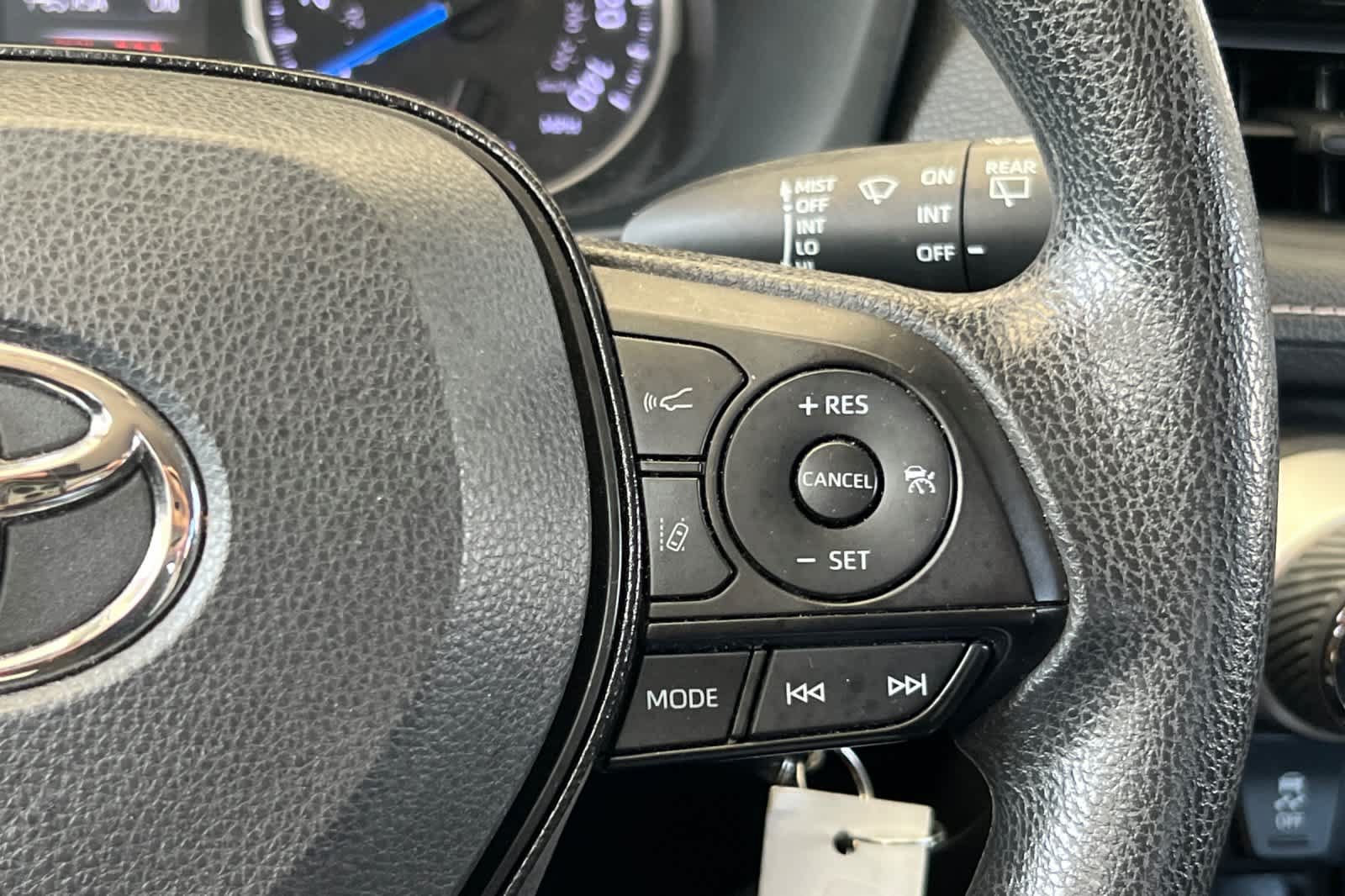 Used 2020 Toyota RAV4 LE AWD/4WD image 26