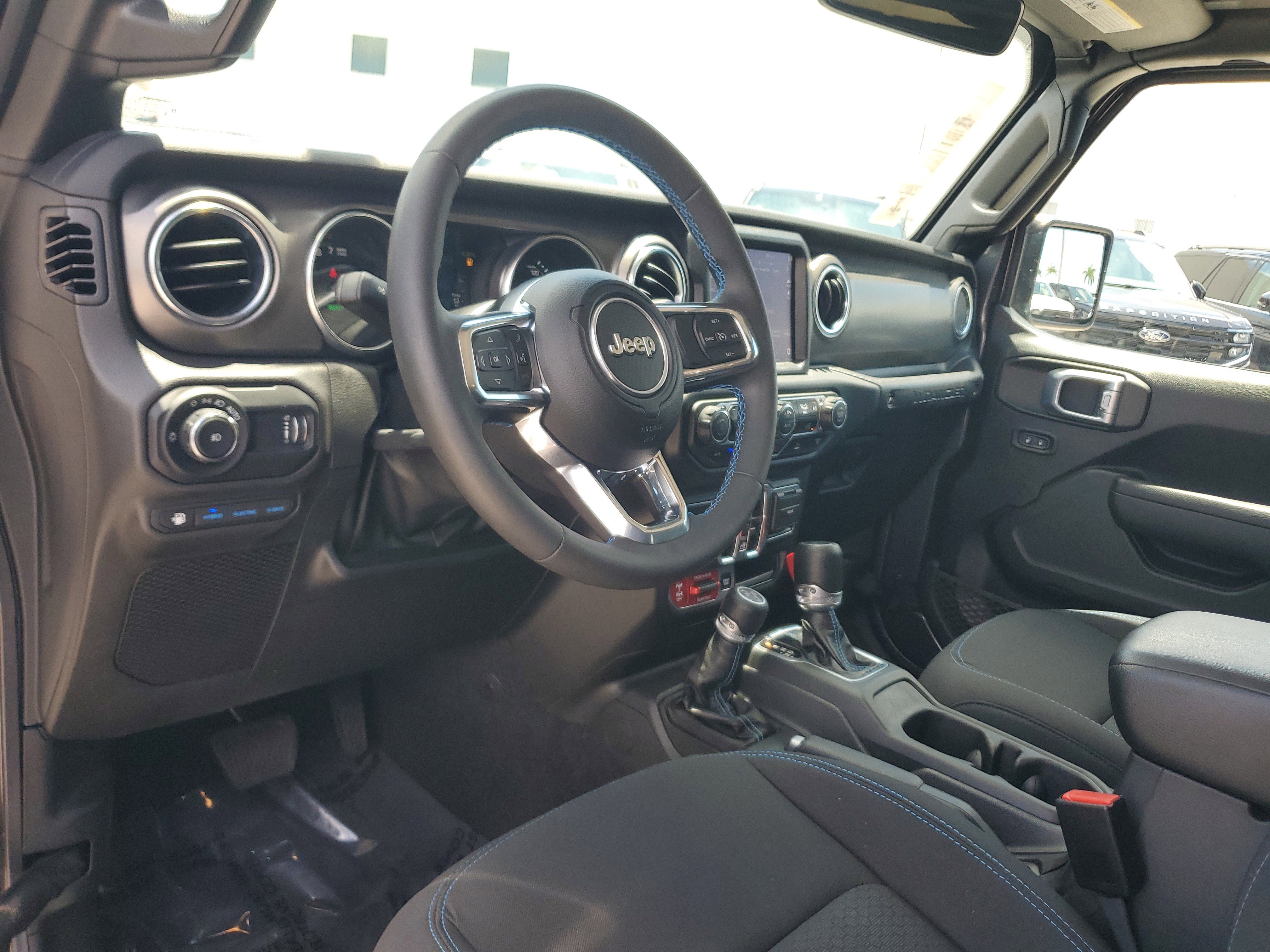 Used 2023 Jeep Wrangler Unlimited Rubicon 4xe AWD/4WD image 9