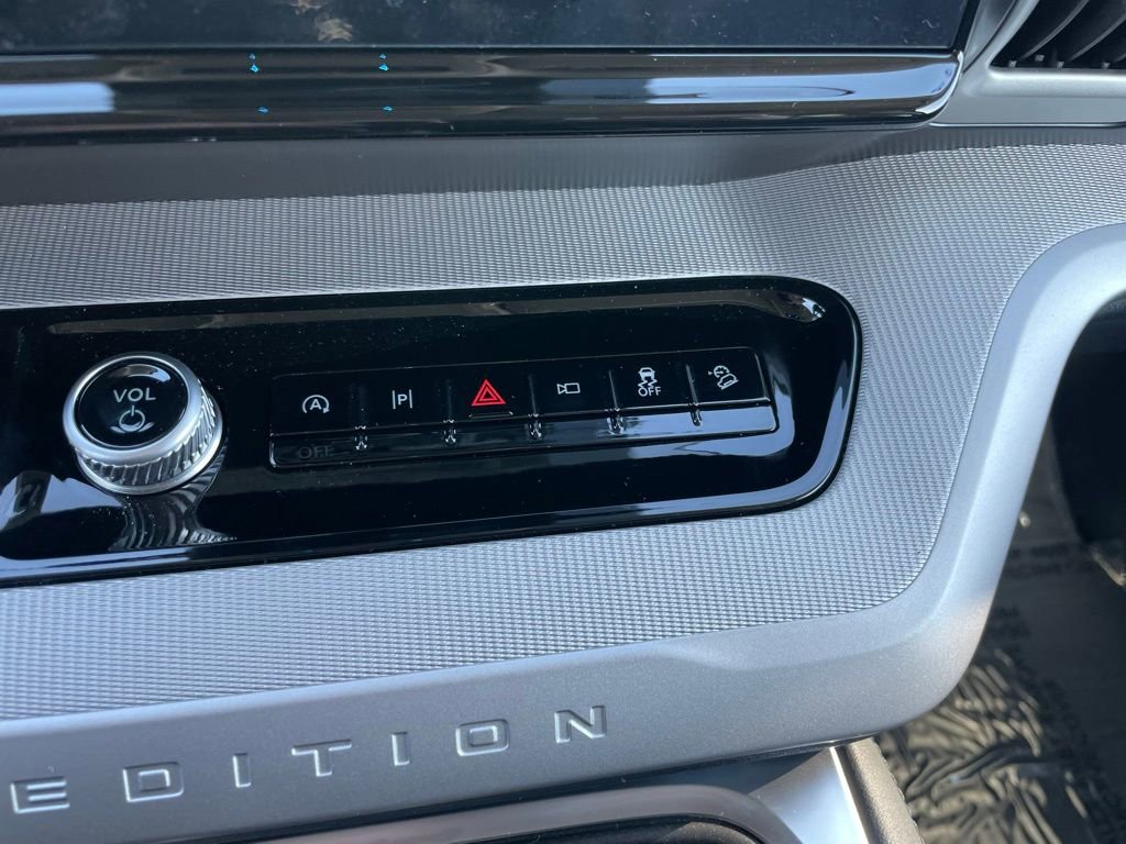 New 2026 Ford Expedition Active image 12