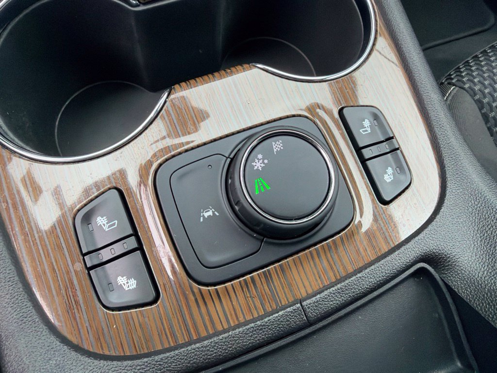 Certified 2023 GMC Acadia SLE w/ Driver Convenience Package FWD image 31