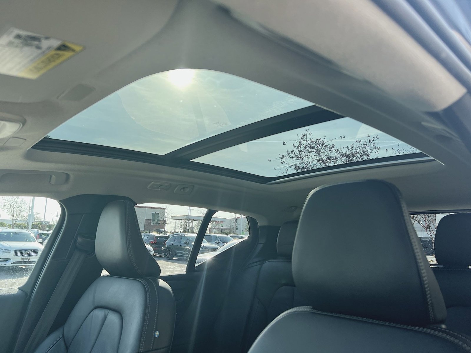 Certified 2024 Volvo XC40 B5 Plus w/ Protection Package Premier image 21