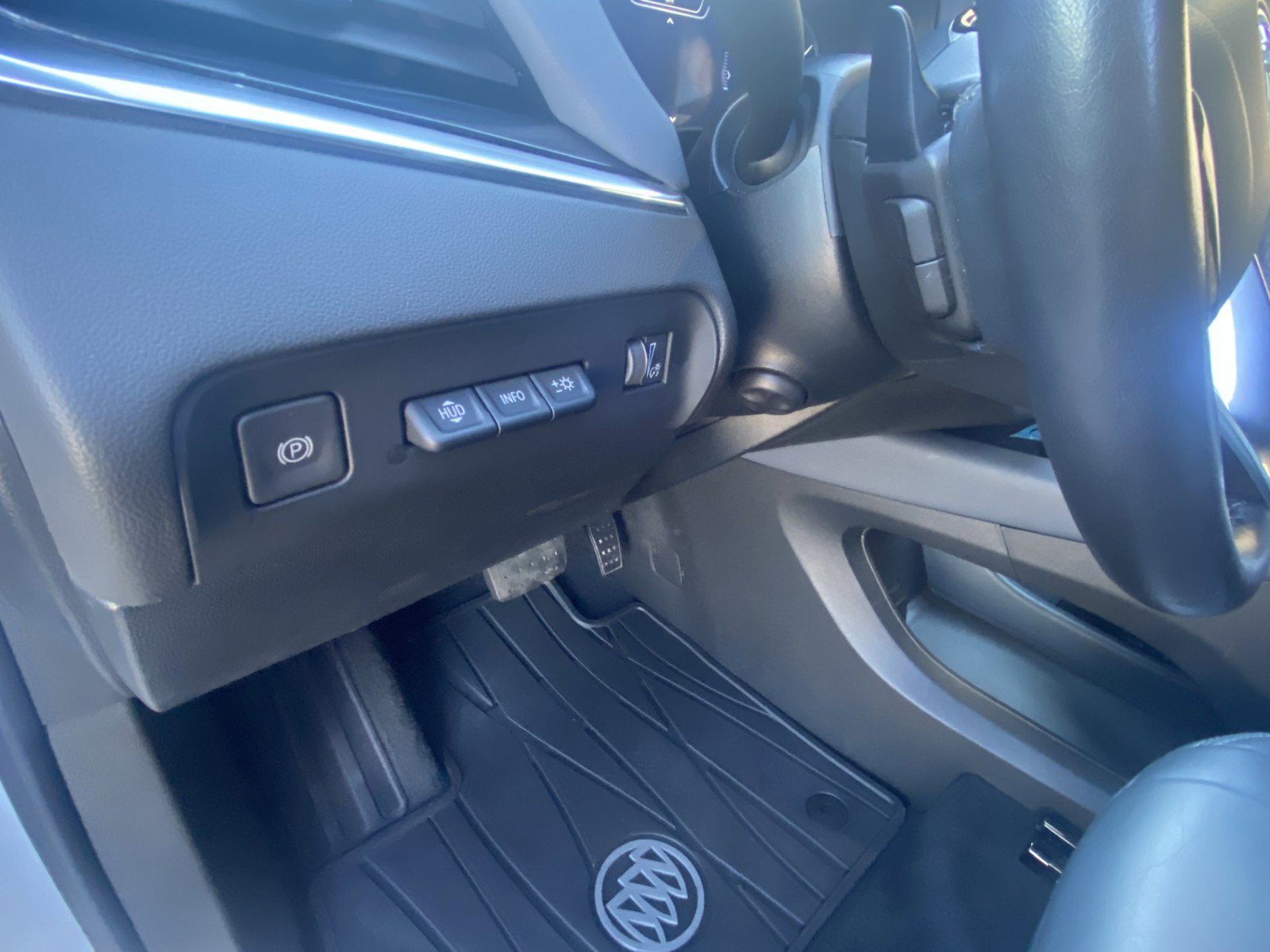 Used 2024 Buick Enclave Premium AWD/4WD image 19