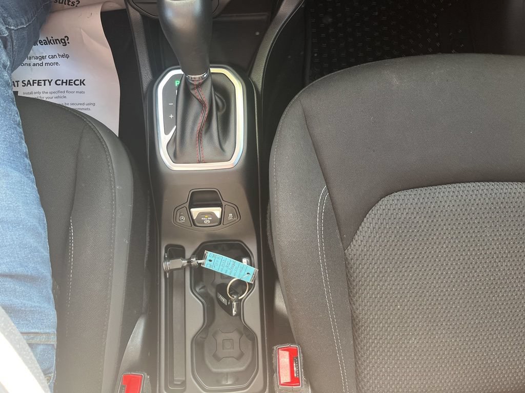 Used 2023 Jeep Renegade Latitude w/ Sun/Sound Group AWD/4WD image 26
