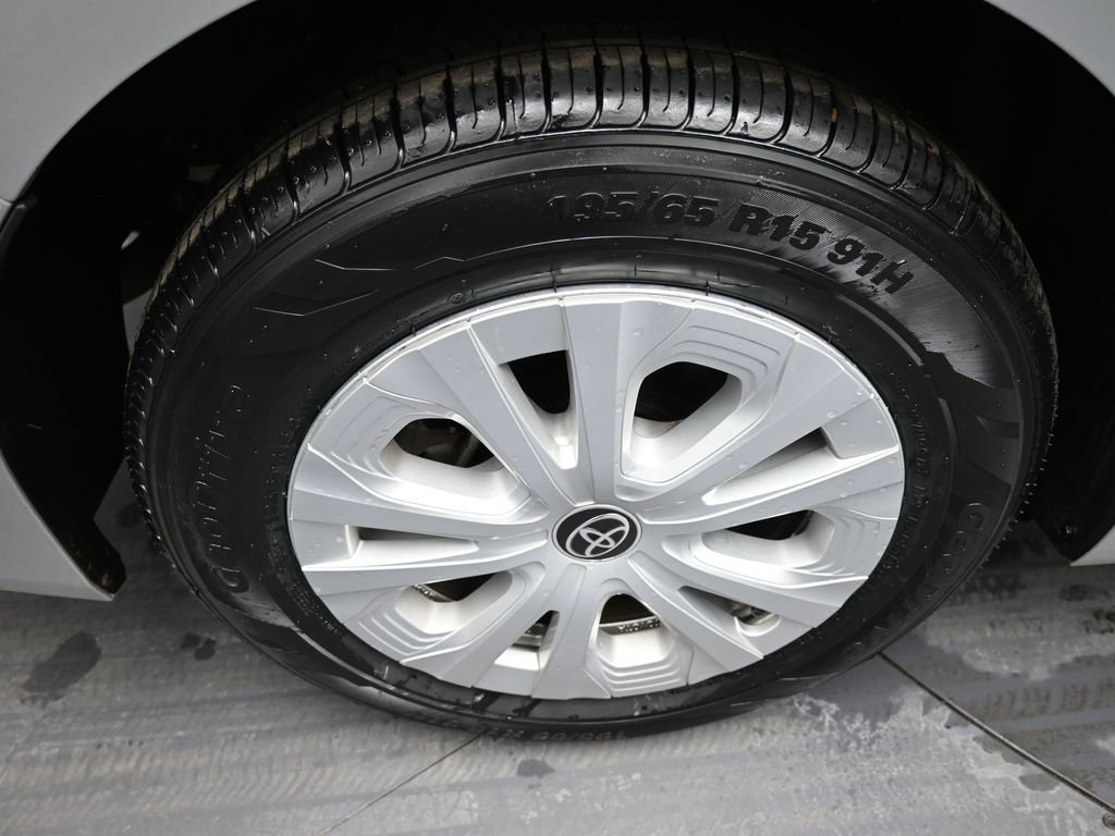 Certified 2022 Toyota Prius LE image 12