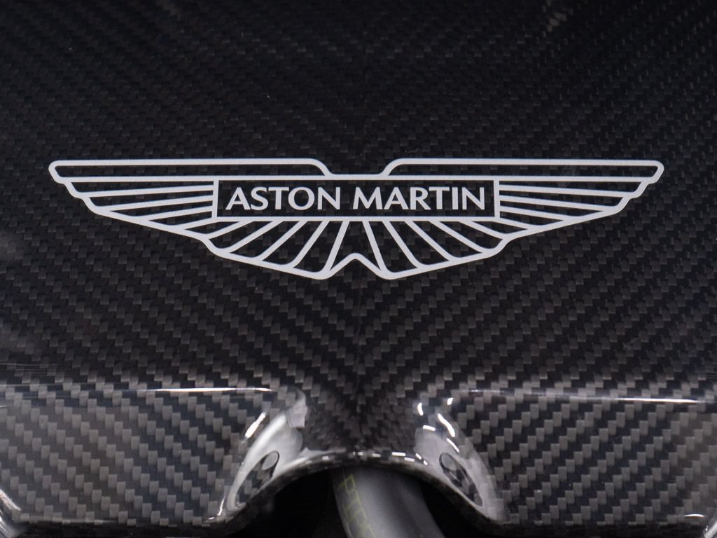Used 2025 Aston Martin Vanquish RWD image 40