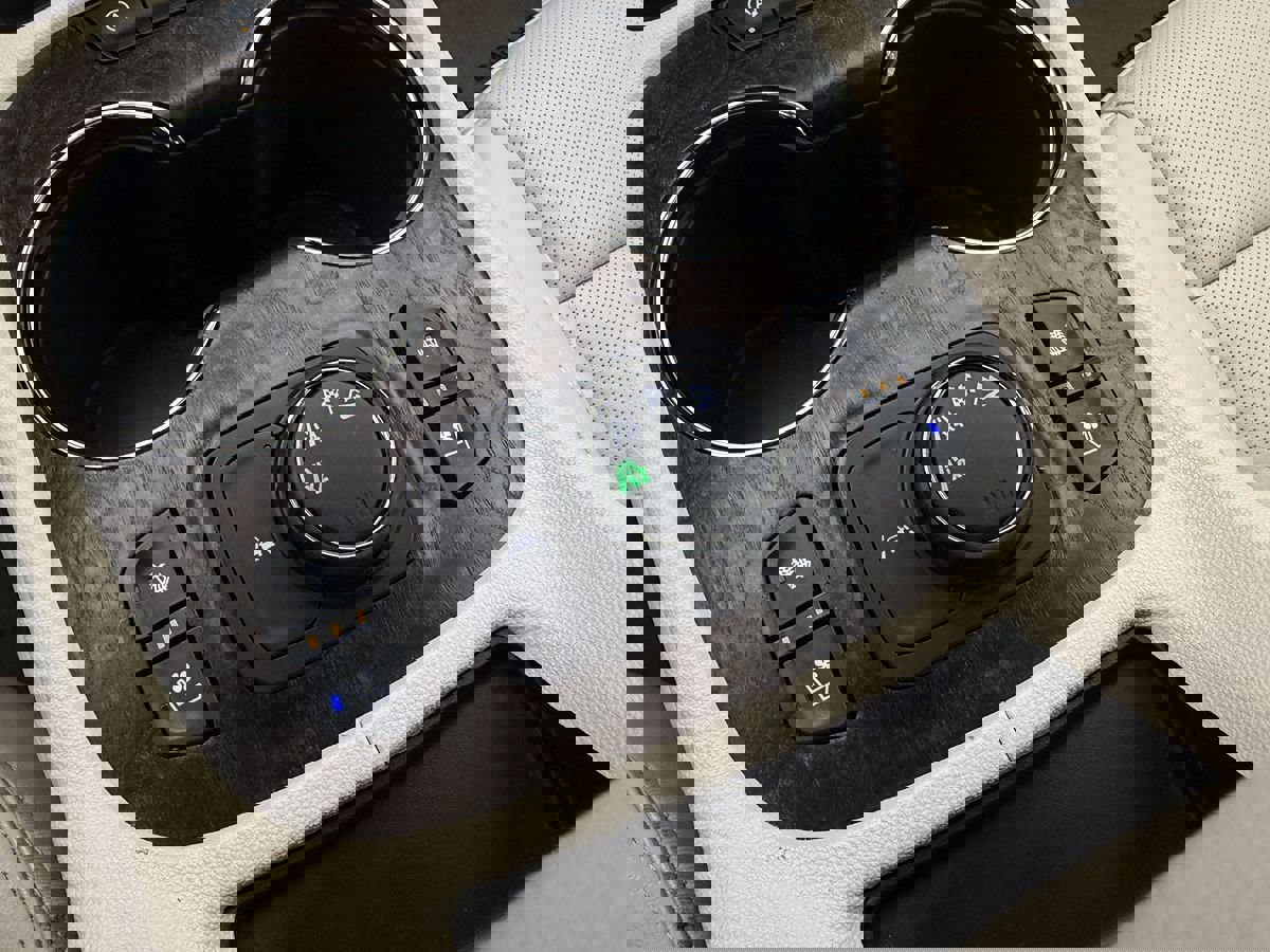 Used 2021 GMC Acadia Denali w/ Denali Technology Package image 36