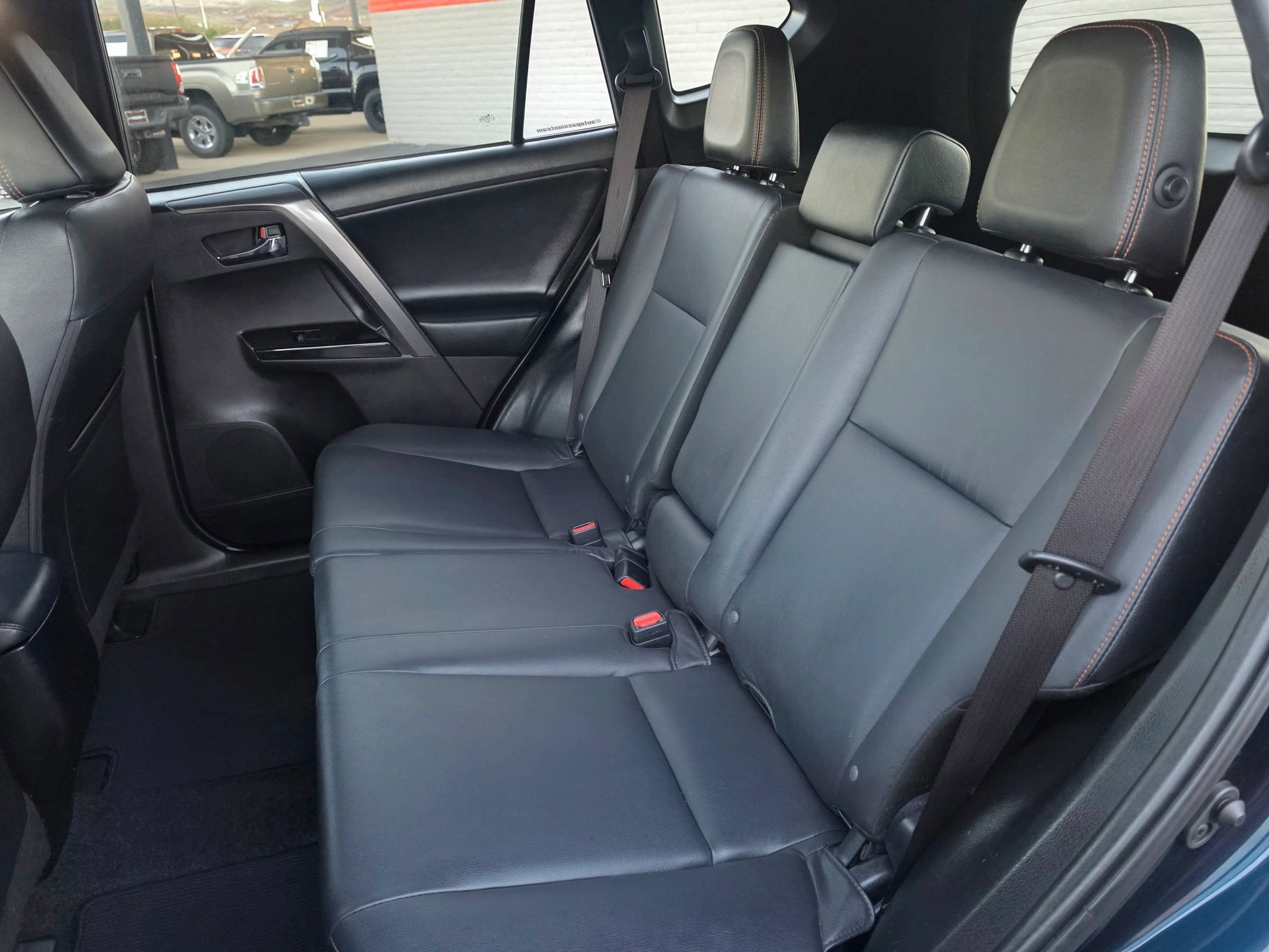 Used 2018 Toyota RAV4 SE FWD image 18