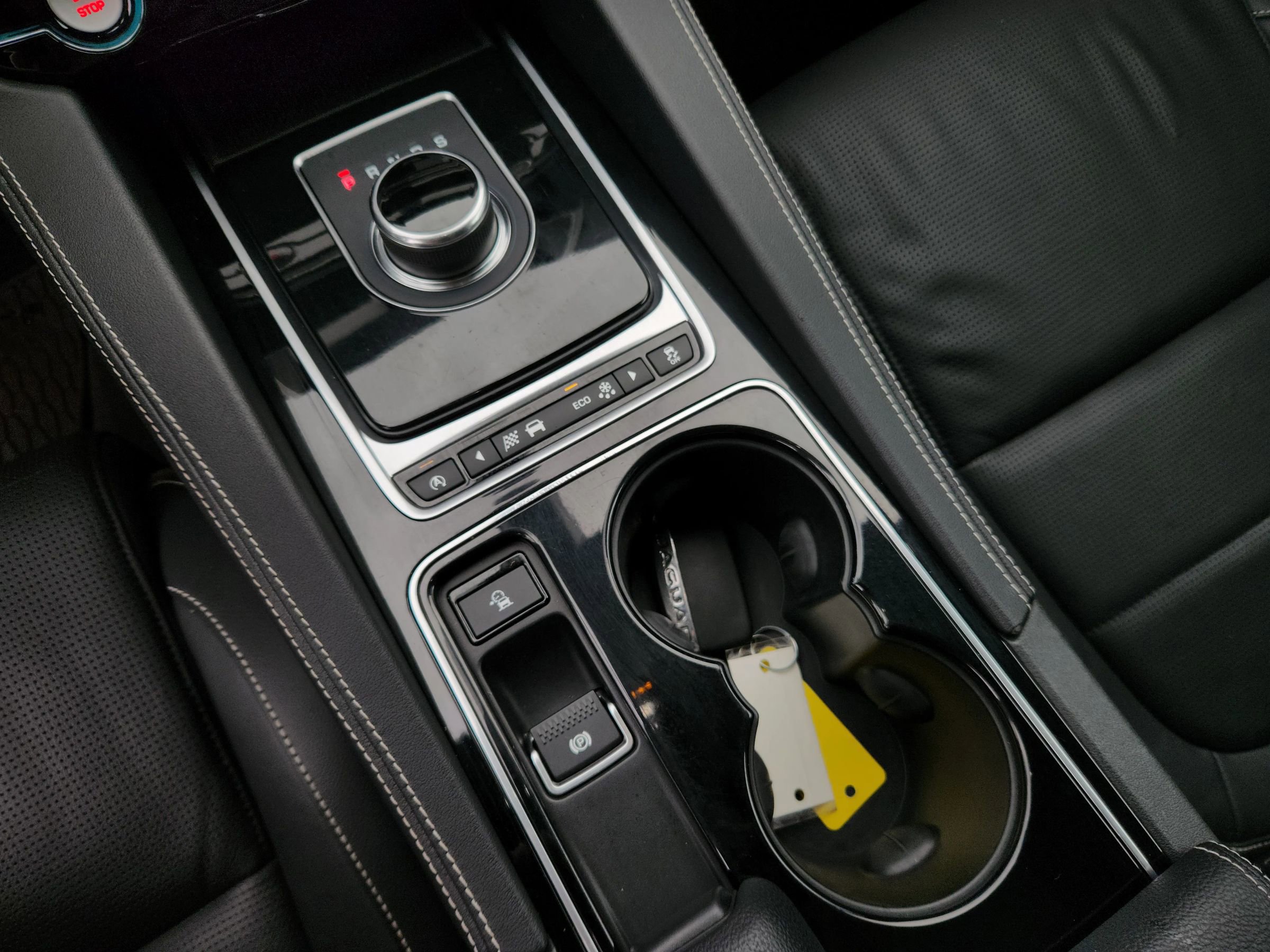 Used 2017 Jaguar F-PACE R-Sport image 16