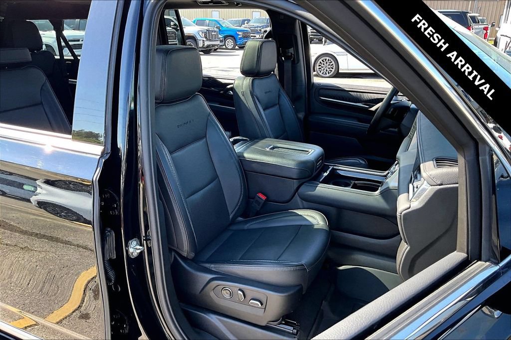 Used 2023 GMC Yukon XL Denali AWD/4WD image 30