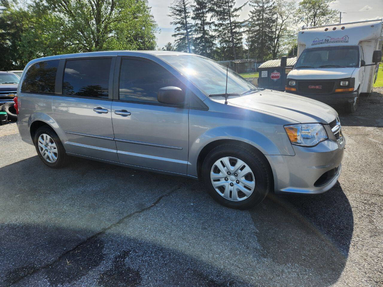 Used 2016 Dodge Grand Caravan SE w/ Quick Order Package 29E SE FWD image 4