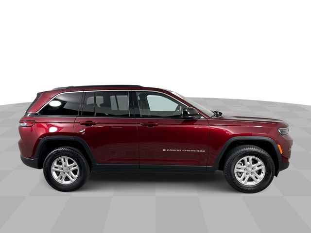 Used 2025 Jeep Grand Cherokee Laredo AWD/4WD image 9