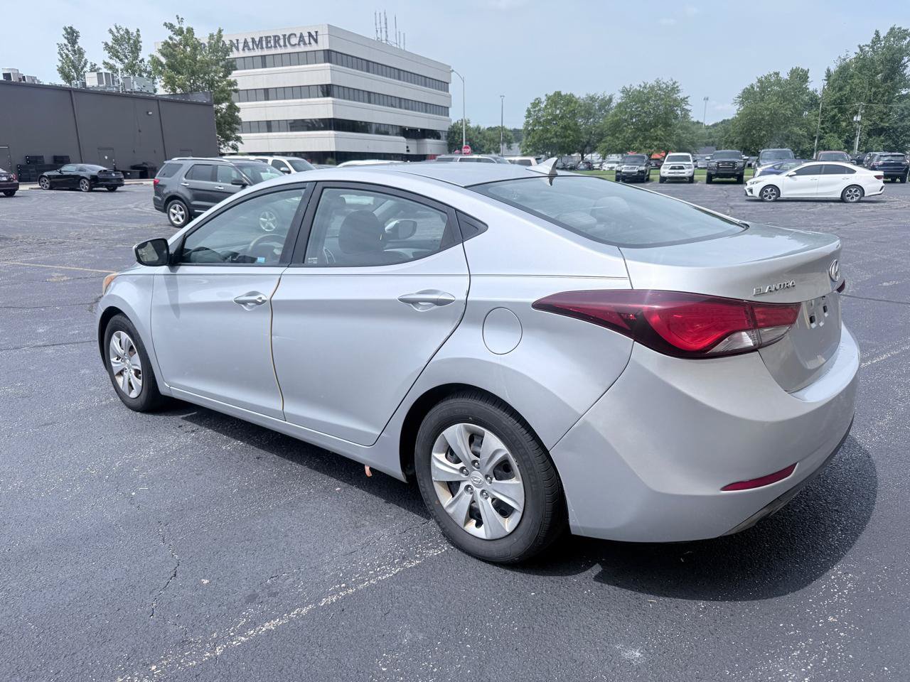 Used 2016 Hyundai Elantra SE FWD image 3