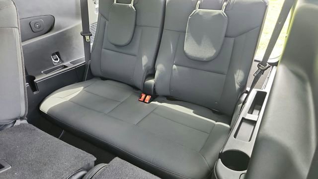 Used 2025 Ford Explorer Active AWD/4WD image 21