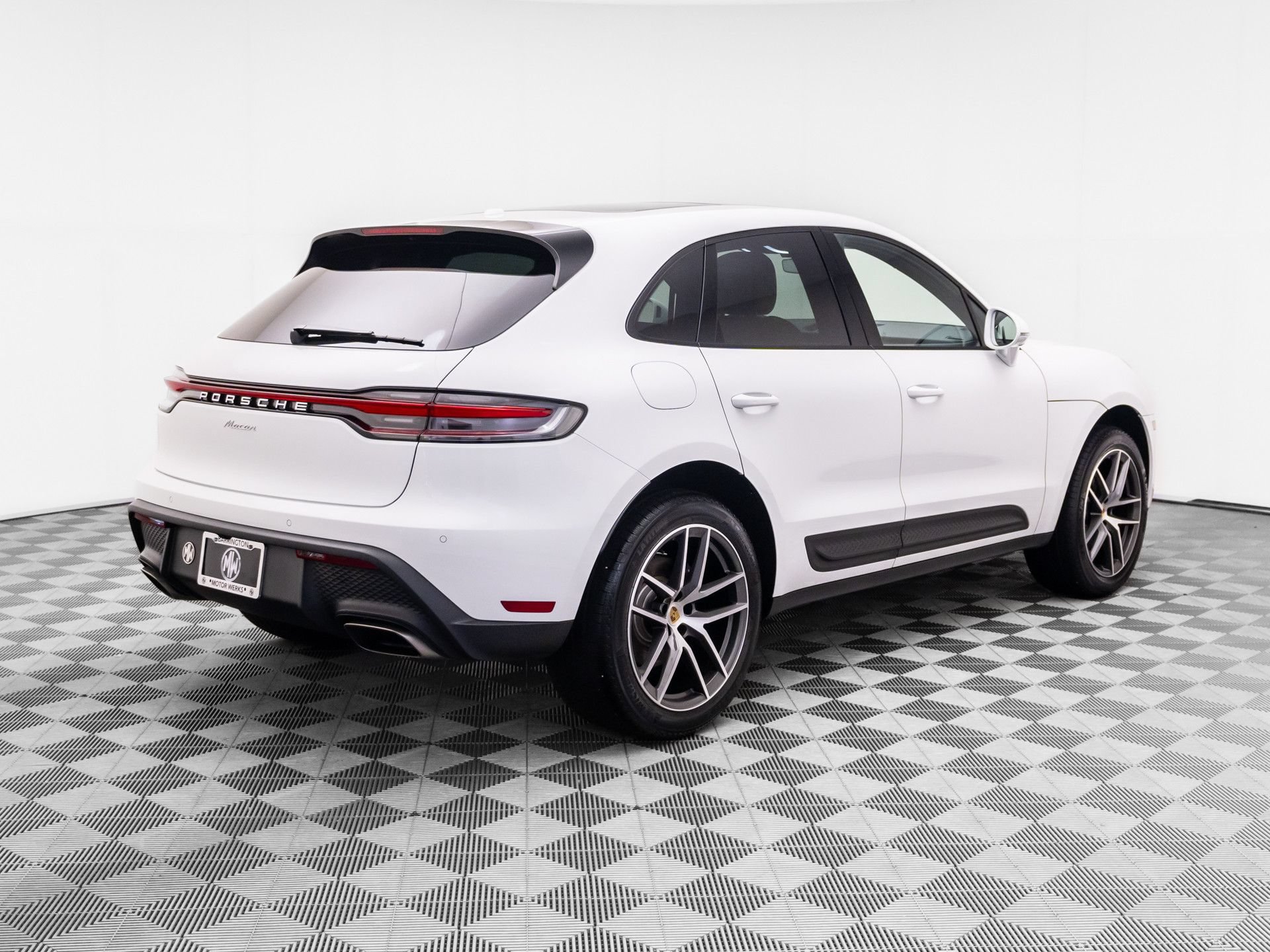 Certified 2026 Porsche Macan AWD/4WD image 8
