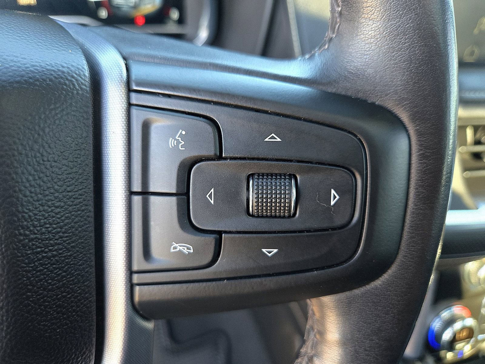 Used 2022 GMC Yukon SLT w/ SLT Luxury Package image 15