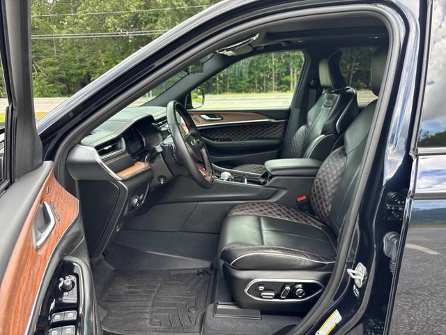 Used 2023 Jeep Grand Cherokee Summit w/ Adv Protech Group IV AWD/4WD image 18